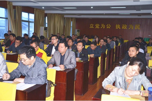 學員專注聽課_副本.jpg